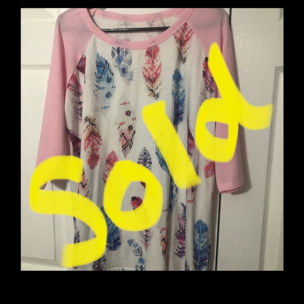 Pink top with feathers 3/4 sleeve